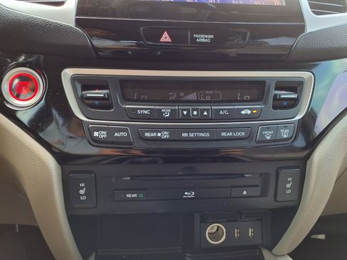 Used 2018 Honda Pilot Touring image 27