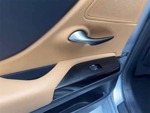 Used 2023 Lexus ES 300h w/ Premium Package image 38