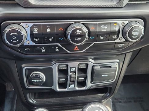 Used 2020 Jeep Wrangler Unlimited Sahara image 45