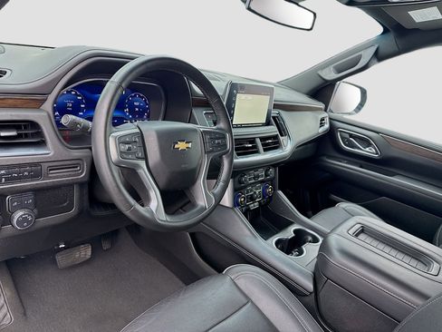 Used 2023 Chevrolet Suburban Premier image 7