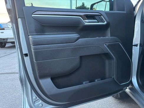 Used 2025 Chevrolet Silverado 1500 LT AWD/4WD image 9
