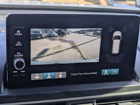 Used 2024 Honda Pilot Touring image 18