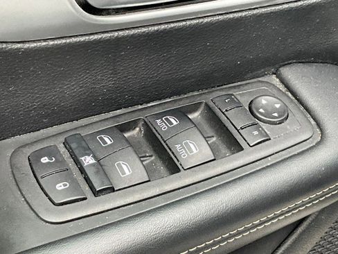 Used 2023 Chrysler Pacifica Touring FWD image 22