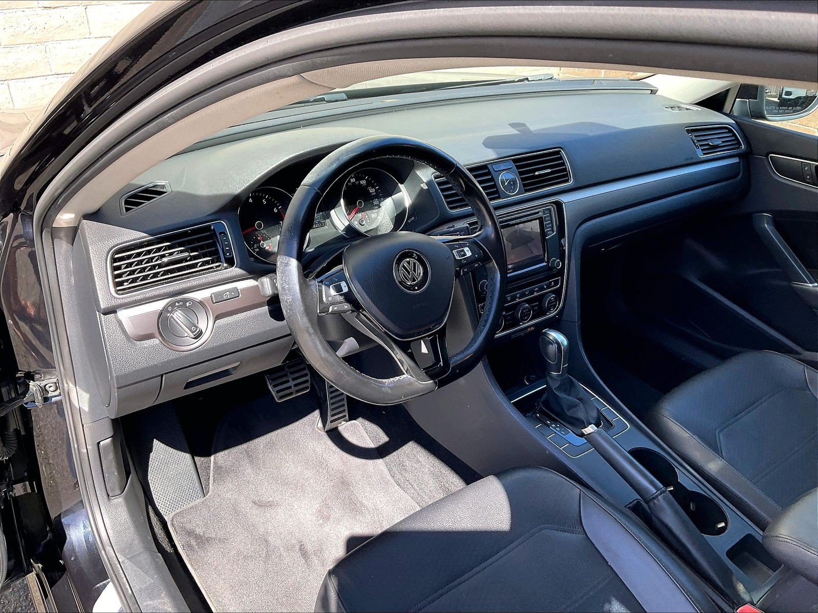 Used 2017 Volkswagen Passat 1.8T R-Line FWD image 14
