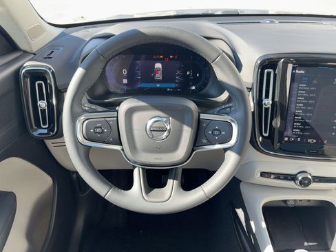 Certified 2023 Volvo XC40 B5 Plus w/ Climate Package image 15