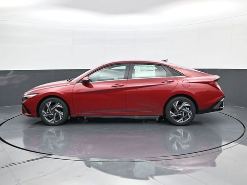 Certified 2025 Hyundai Elantra SEL image 8