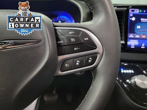 Used 2025 Chrysler Pacifica Select FWD image 26