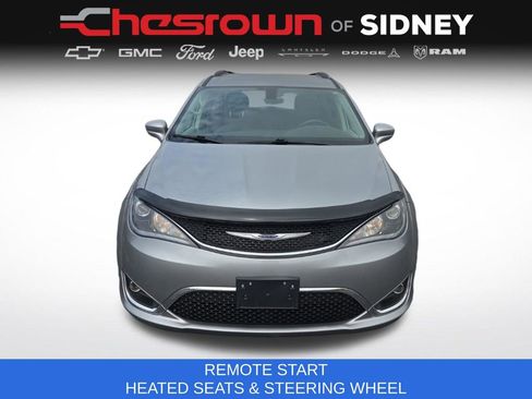 Used 2019 Chrysler Pacifica Touring-L w/ Tire & Wheel Group FWD image 2