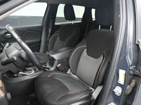 Used 2017 Jeep Cherokee Latitude w/ Comfort/Convenience Group image 17