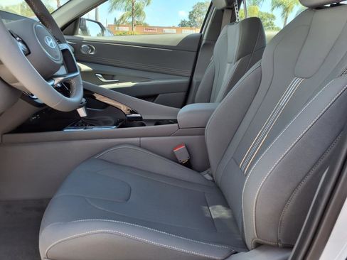 New 2025 Hyundai Elantra SEL image 13
