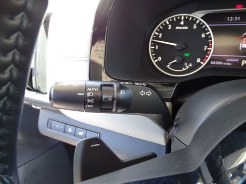 Used 2022 Nissan Pathfinder SL w/ SL Black Package FWD image 17