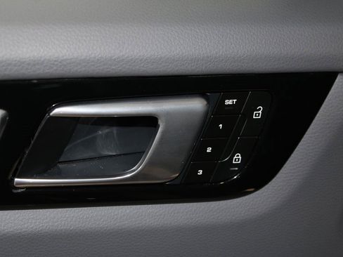 Used 2023 Porsche Cayenne S image 9