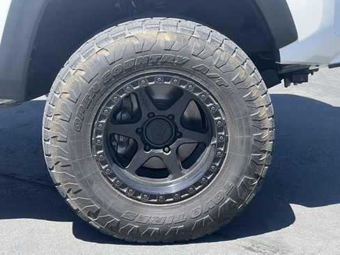 Used 2023 Toyota Tacoma TRD Off-Road w/ Advanced Technology Package AWD/4WD image 16