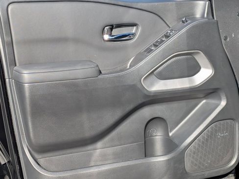 Certified 2024 Nissan Frontier SL w/ Technology Package image 12