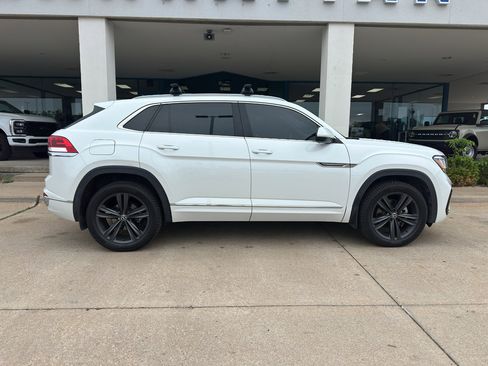 Used 2022 Volkswagen Atlas Cross Sport SEL R-Line AWD/4WD image 7