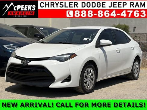 Used 2018 Toyota Corolla LE FWD image 1
