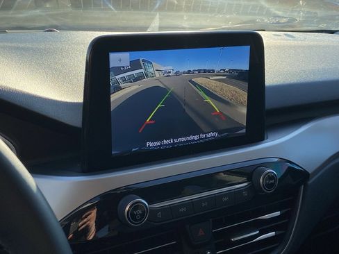 Used 2022 Ford Escape SE w/ SE Sport Appearance Package image 15