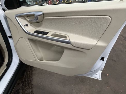 Used 2011 Volvo XC60 3.2 image 19