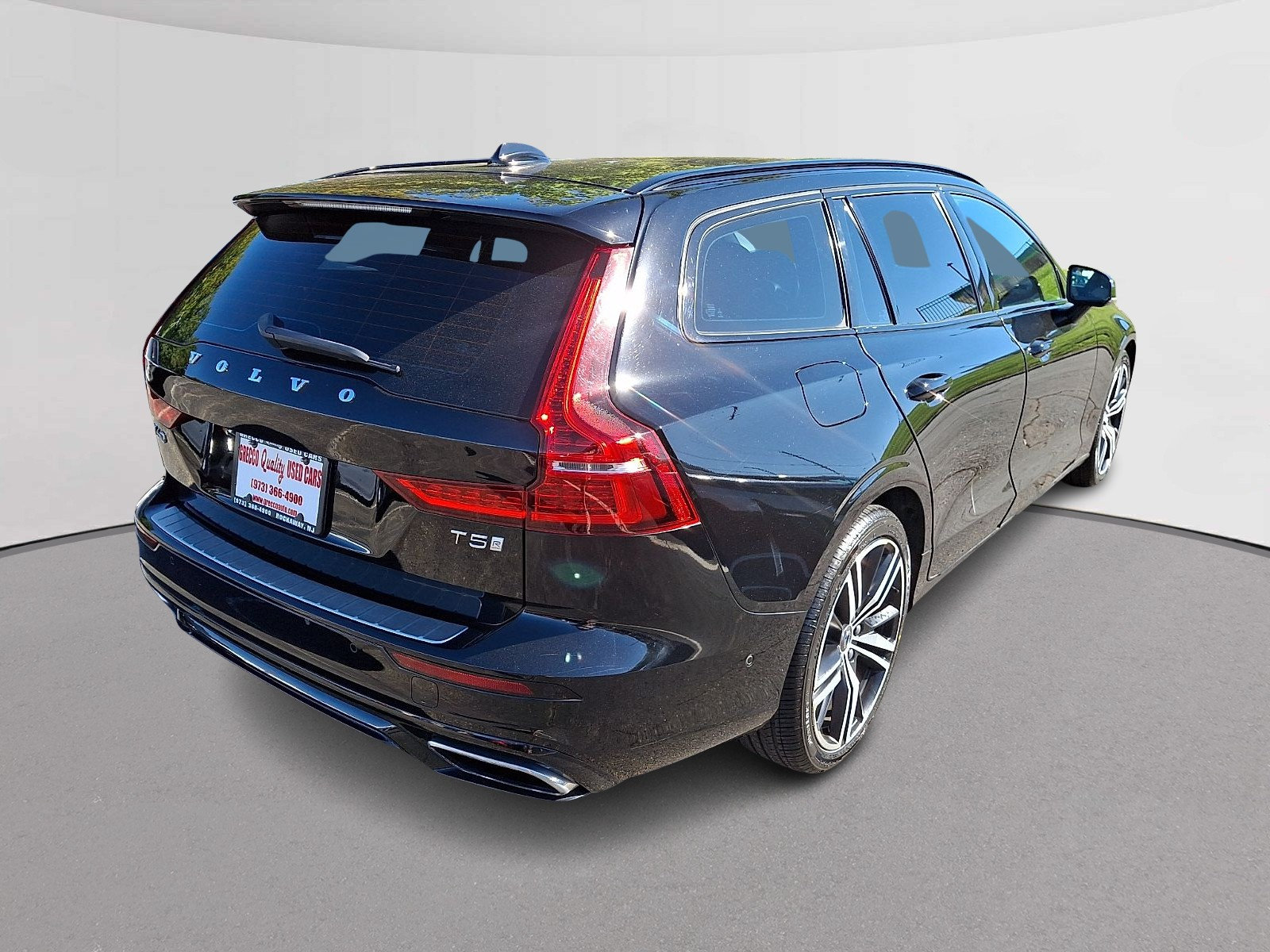 Used 2020 Volvo V60 T6 R-Design FWD image 10