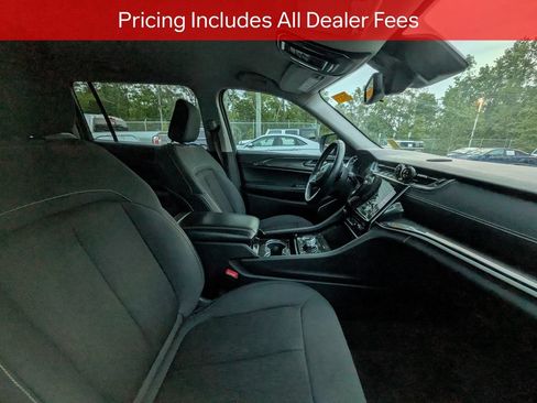 Used 2022 Jeep Grand Cherokee L Laredo w/ Luxury Tech Group I AWD/4WD image 8