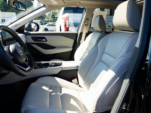 Used 2023 Nissan Rogue SL w/ SL Premium Package image 19