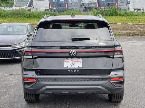 New 2026 Volkswagen Taos SE FWD image 4