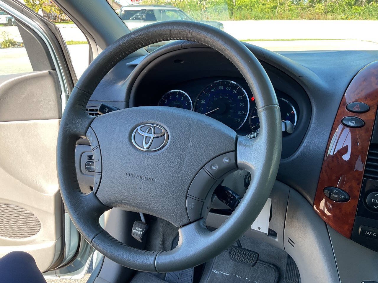 Used 2010 Toyota Sienna XLE w/ Towing Prep Pkg FWD image 18