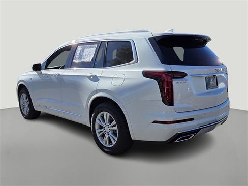 New 2025 Cadillac XT6 Luxury image 6