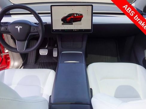 Used 2023 Tesla Model Y Performance image 4