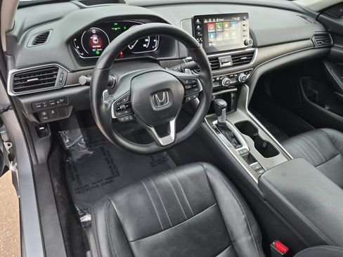 Used 2018 Honda Accord Touring image 11