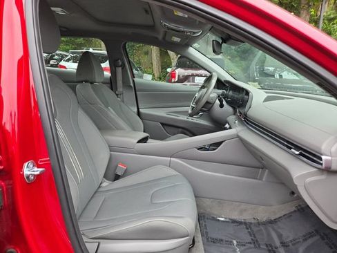 Certified 2025 Hyundai Elantra SEL FWD image 11