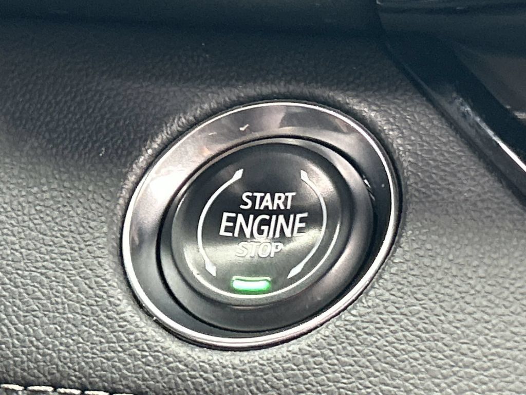 Used 2025 Buick Enclave Preferred w/ Power Package FWD image 17