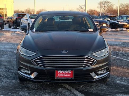 Used 2017 Ford Fusion SE w/ Fusion SE Technology Package image 4