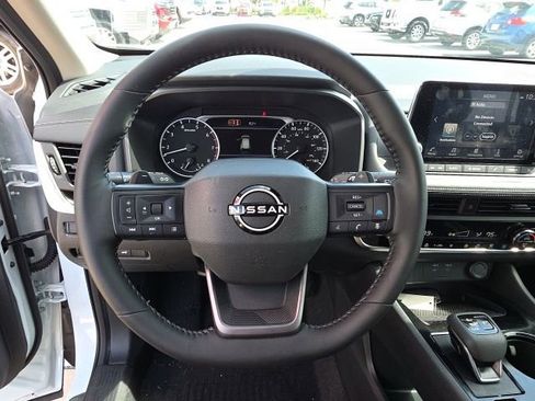 Used 2026 Nissan Rogue SV FWD image 16