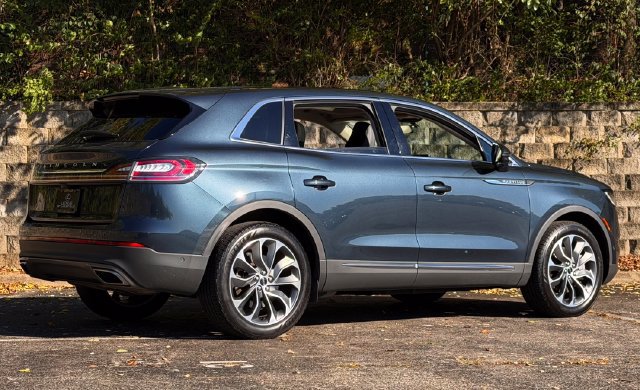Used 2022 Lincoln Nautilus Reserve AWD/4WD image 6