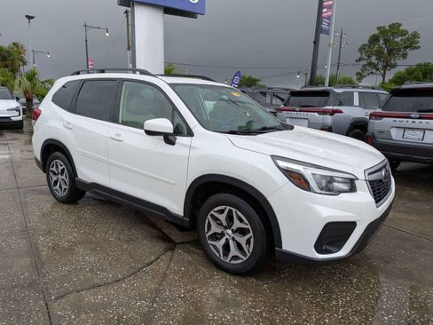 Used 2021 Subaru Forester Premium AWD/4WD image 2