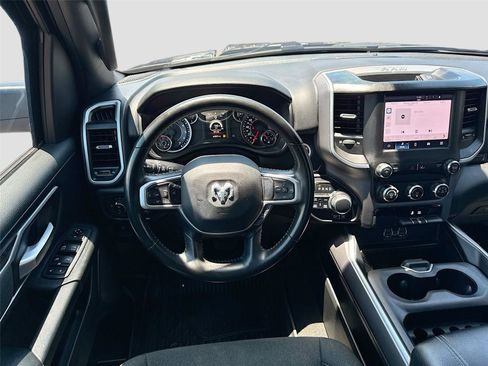 Used 2022 RAM 1500 Big Horn AWD/4WD image 3