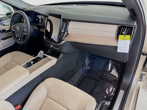 New 2026 Volvo XC90 T8 Plus w/ Protection Package Premier AWD/4WD image 31