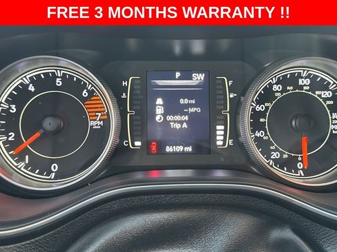 Used 2019 Jeep Cherokee Latitude w/ Popular Appearance Group AWD/4WD image 16