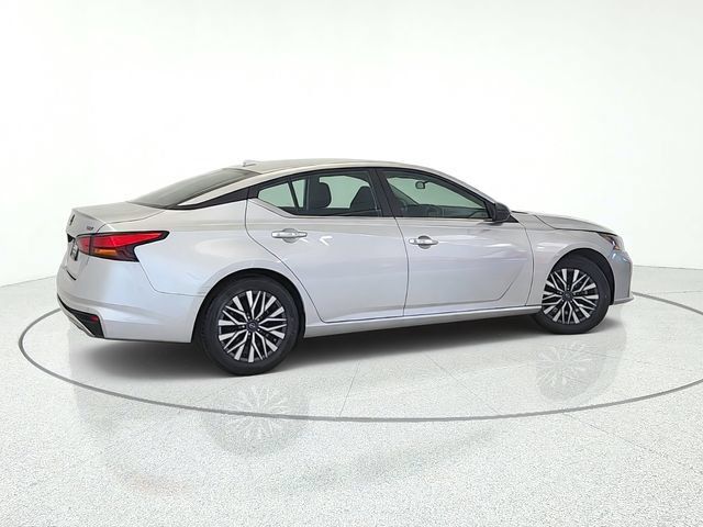Used 2024 Nissan Altima 2.5 SV FWD image 6