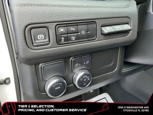 Used 2024 GMC Yukon XL Denali RWD image 14