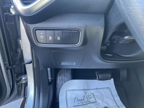 Used 2025 Kia Soul LX w/ LX Technology Package FWD image 21