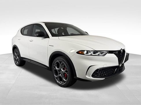 Used 2024 Alfa Romeo Tonale Veloce AWD/4WD image 3
