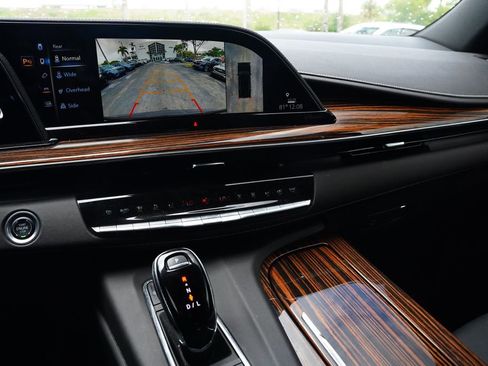 Used 2024 Cadillac Escalade ESV Luxury image 4