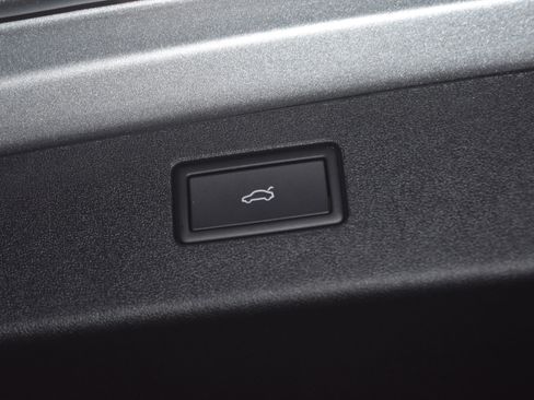 New 2026 Volkswagen Tiguan SE image 25