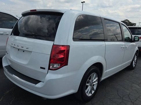 Used 2018 Dodge Grand Caravan SE FWD image 4