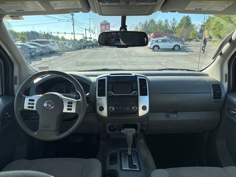 Used 2017 Nissan Frontier SV image 12