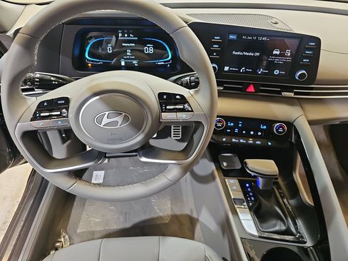 New 2026 Hyundai Elantra SEL Sport Premium FWD image 17