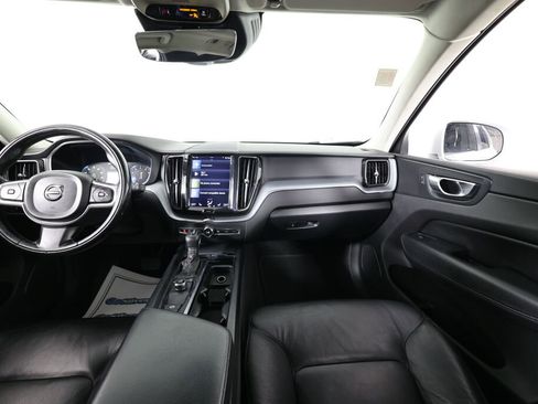 Used 2018 Volvo XC60 T5 Momentum w/ Vision Package image 30