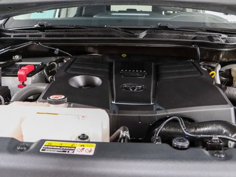 Used 2024 Toyota Tundra SR5 AWD/4WD image 31